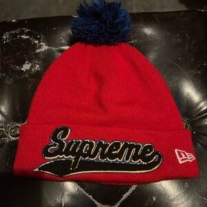 SUPREME NEW ERA CHENILLE LOGO BEANIE